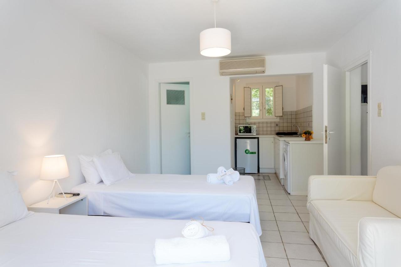 Tzane Studios & Apartments - Steps Away From Golden Beach Хриси-Акти Экстерьер фото