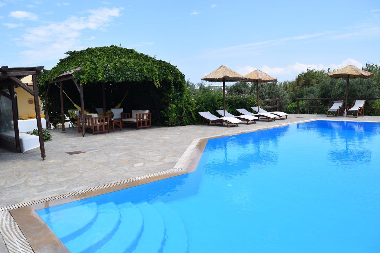 Tzane Studios & Apartments - Steps Away From Golden Beach Хриси-Акти Экстерьер фото