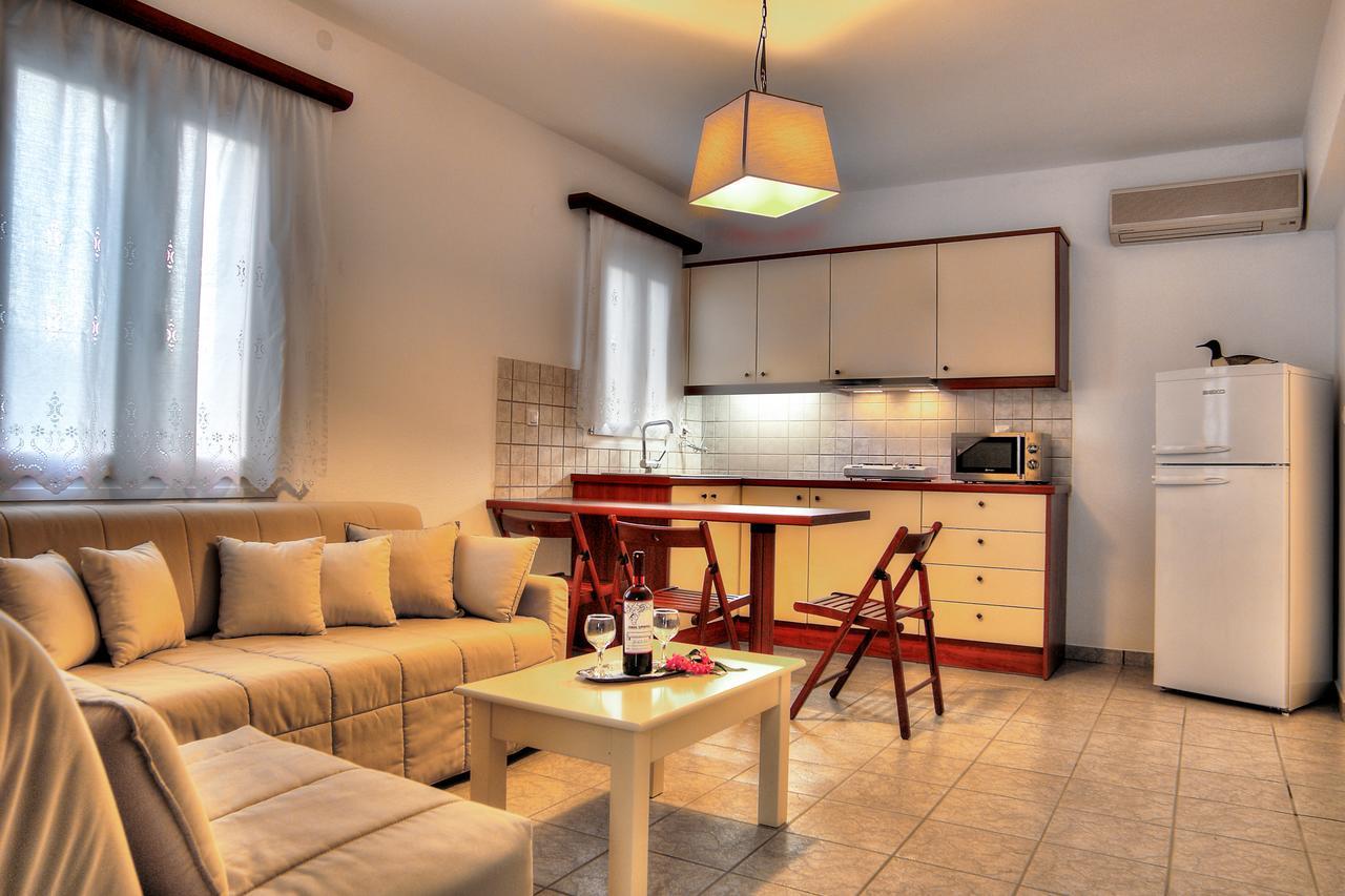Tzane Studios & Apartments - Steps Away From Golden Beach Хриси-Акти Экстерьер фото